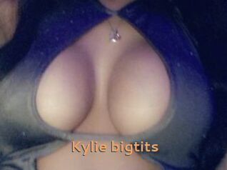 Kylie_bigtits